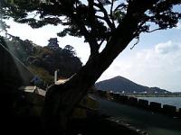 晩秋の午後。木曽川 犬山城