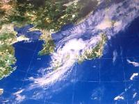 台風4号東進中 8.11.21時現在気象衛星