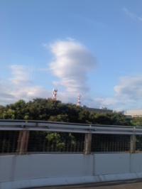 不思議な形の雲