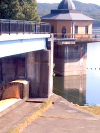 入鹿池排水塔 秋晴れ