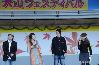 犬山市出身歌手。第6回犬山市産業振興祭 会場:市民会館 10/11まで開催。