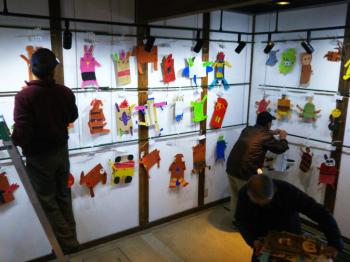 図画工作作品展飾り付け出来上がり1月20日から。
