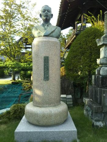 松浦浅吉先生の像。興禅寺にて